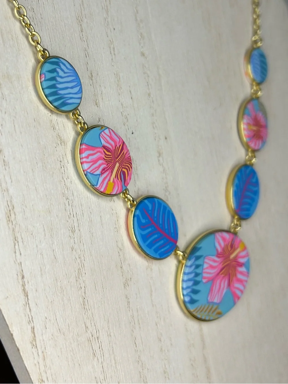 Jilzarah Paradise Island Cobblestone Floral Necklace Reversible Like New